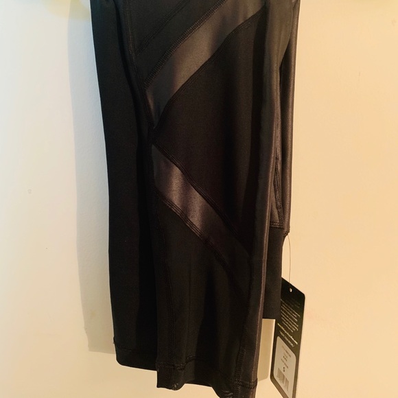 NWT black Capri leggings 90 degree by reflex - Picture 2 of 2